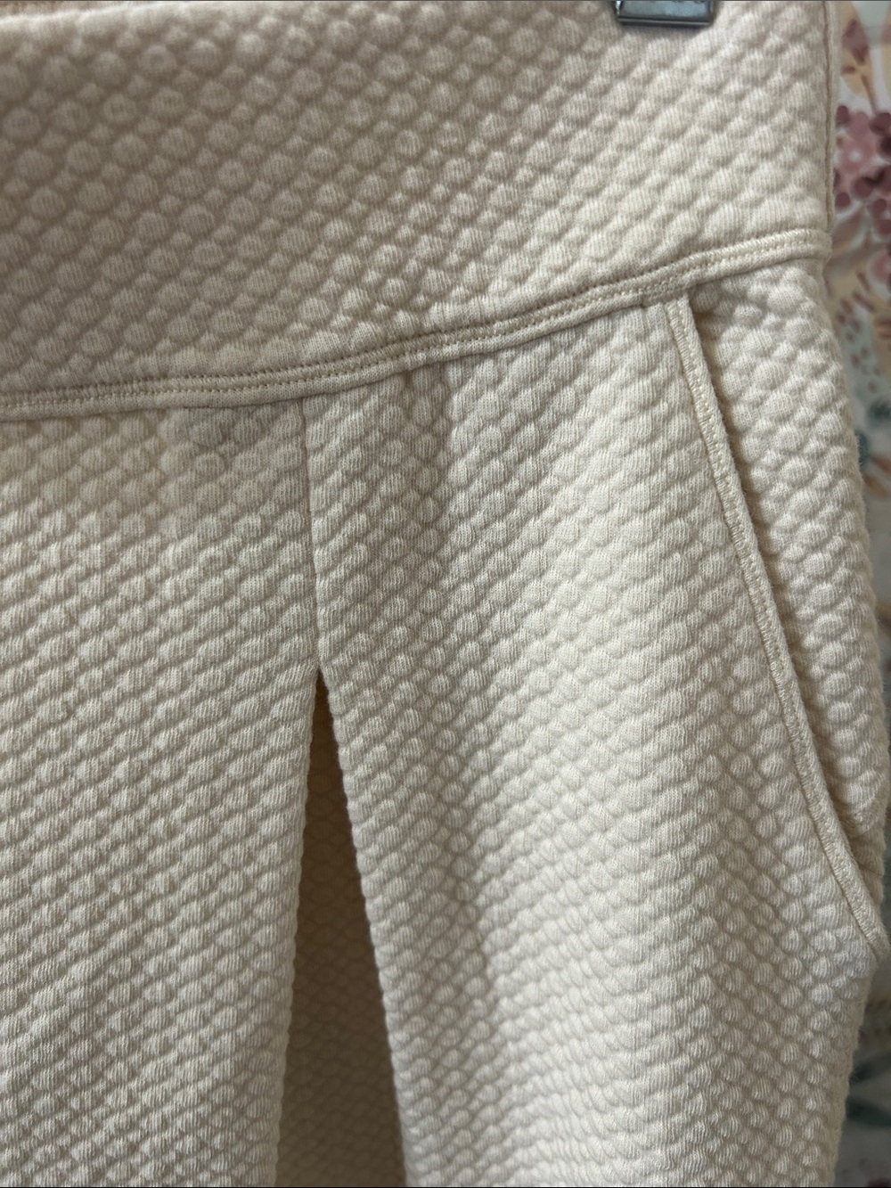 Lululemon Can You Feel The Pleat Crop
Light Ivory Texture Wide Leg 10 Medium - Picture 8 of 10